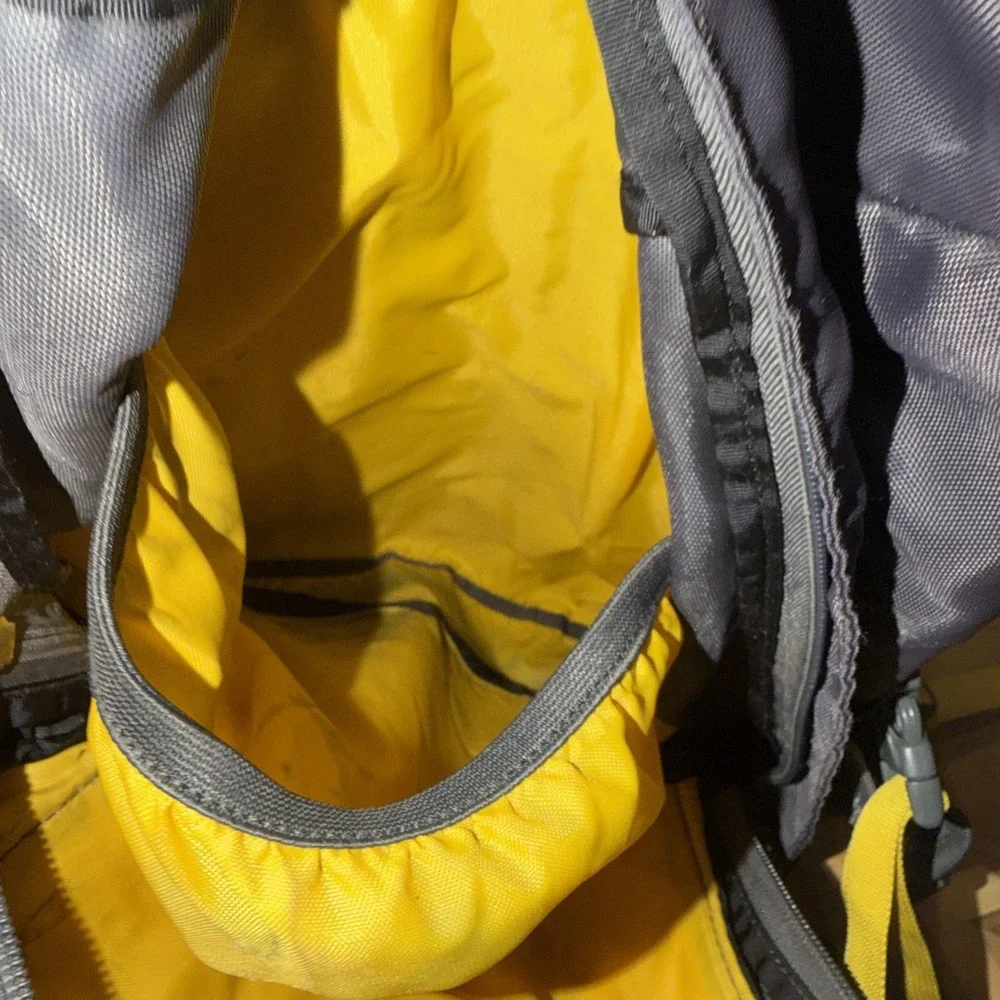 Vintage THE NORTH FACE Wasatch Backpack Gray Yellow